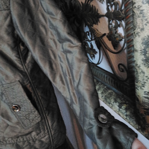 EUC Kristen Blake Taupe/Grey Quilted w/ Velour lining Sz PP (0-2) - Picture 5 of 13